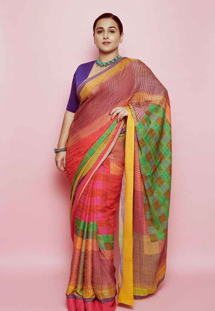 Vidya Balan sets fashion goals in a salmon striped saree for “Sherni” promotions! Vidya Balan sets fashion goals in a salmon striped saree for “Sherni” promotions! Vidya Balan