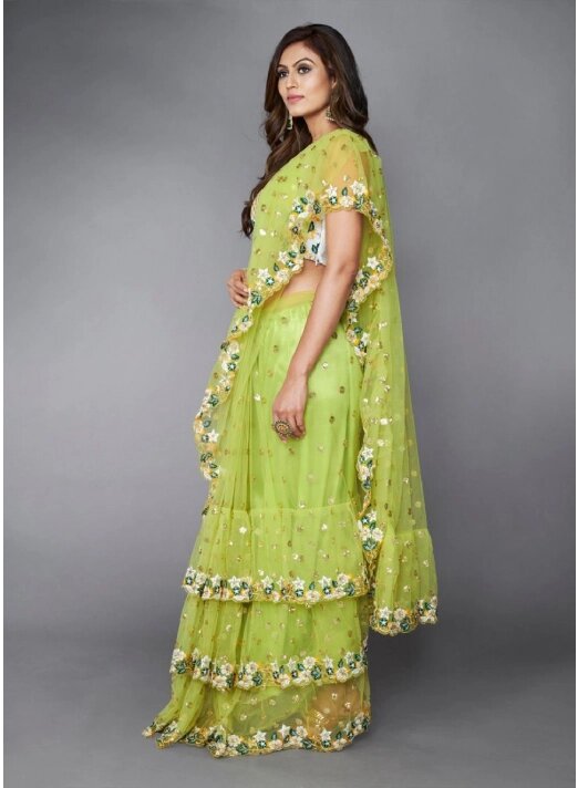 Ruffle Saree Traits That Are Good For At the moment’s Vogue Ethnic Fashion wear