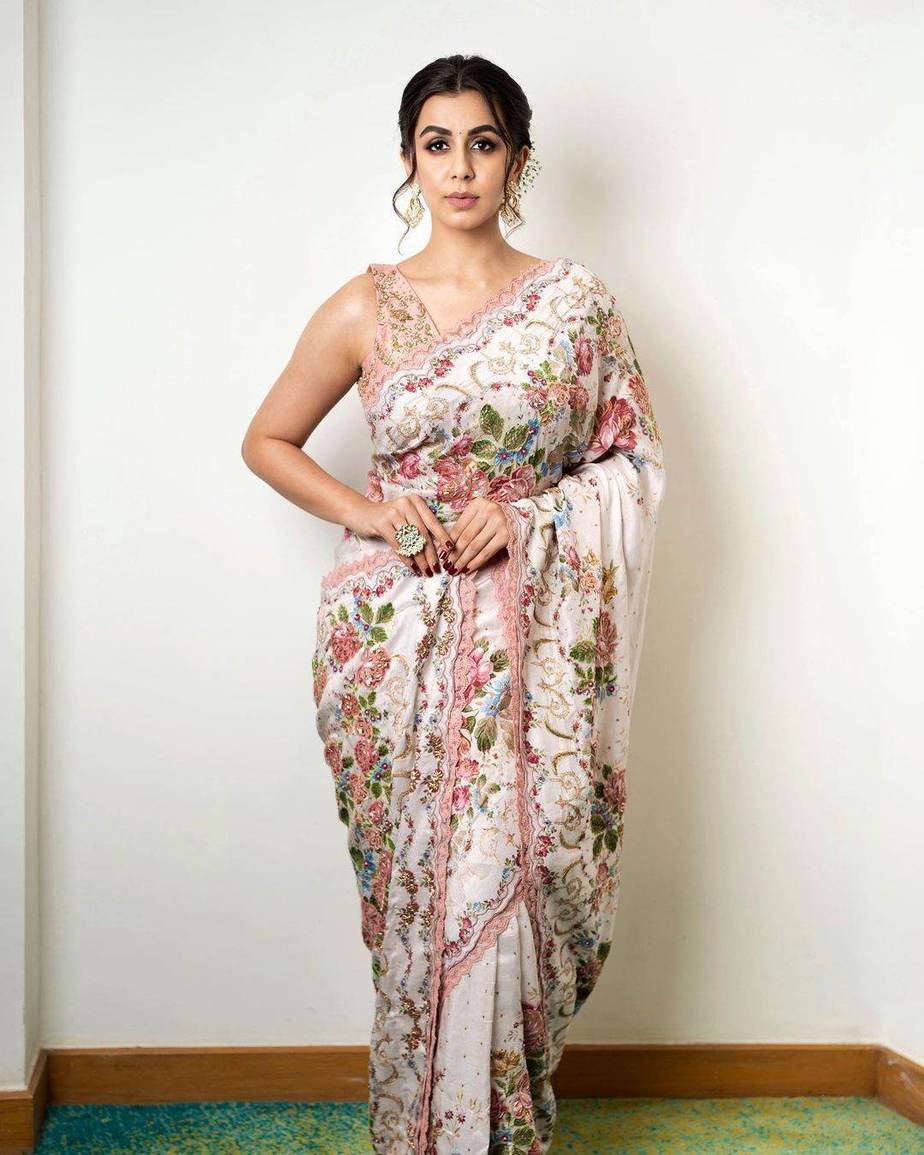 Nikki Galrani looks strikingly gorgeous in an ivory saree at SIIMA-2021! Nikki Galrani looks strikingly gorgeous in an ivory saree at SIIMA-2021! Nikki Galrani