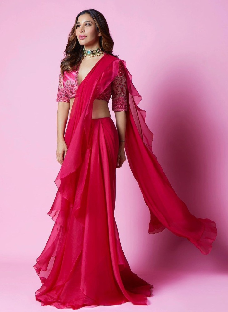 Sophie Choudry appeared ravishing in a bright red organza saree! Celebrity Sarees