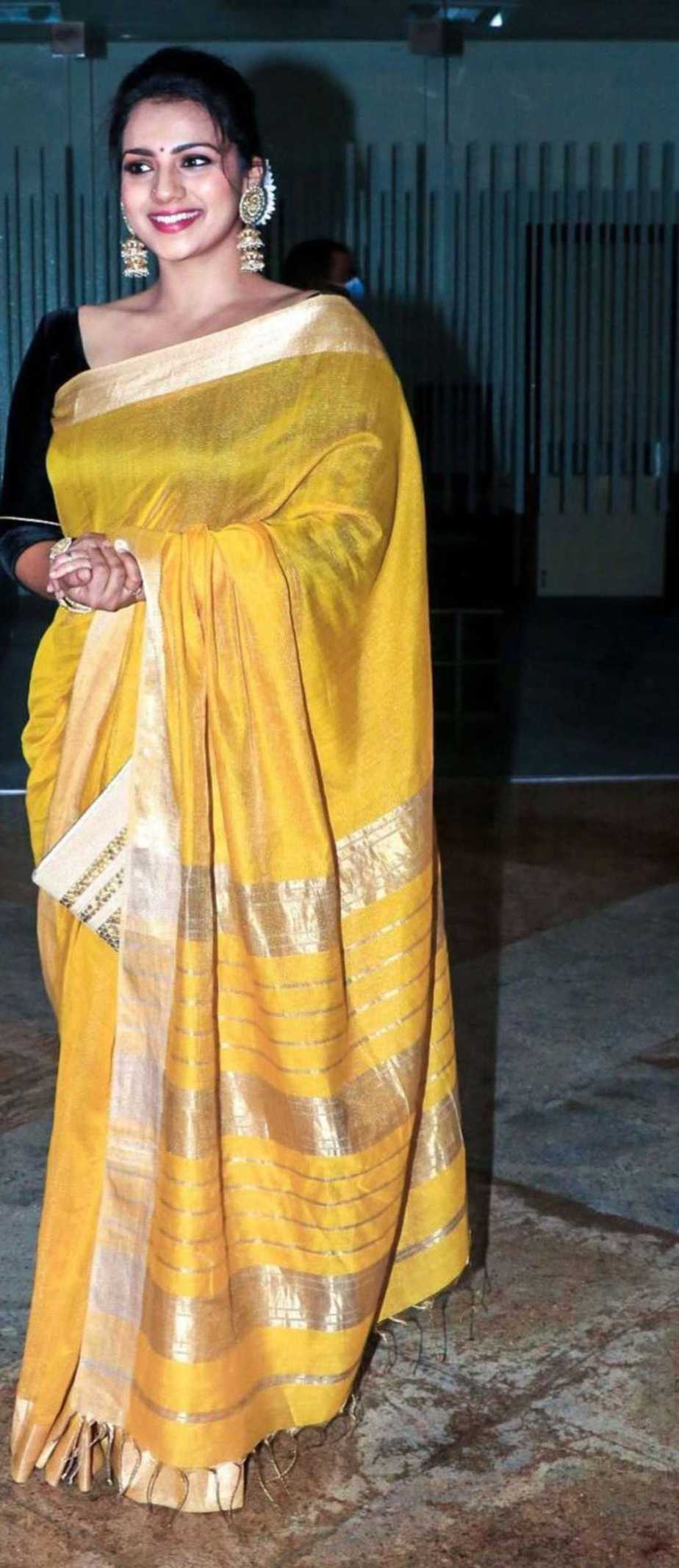 Sruthi Hariharan graces SIIMA 2021 in a yellow saree! Celebrity Sarees