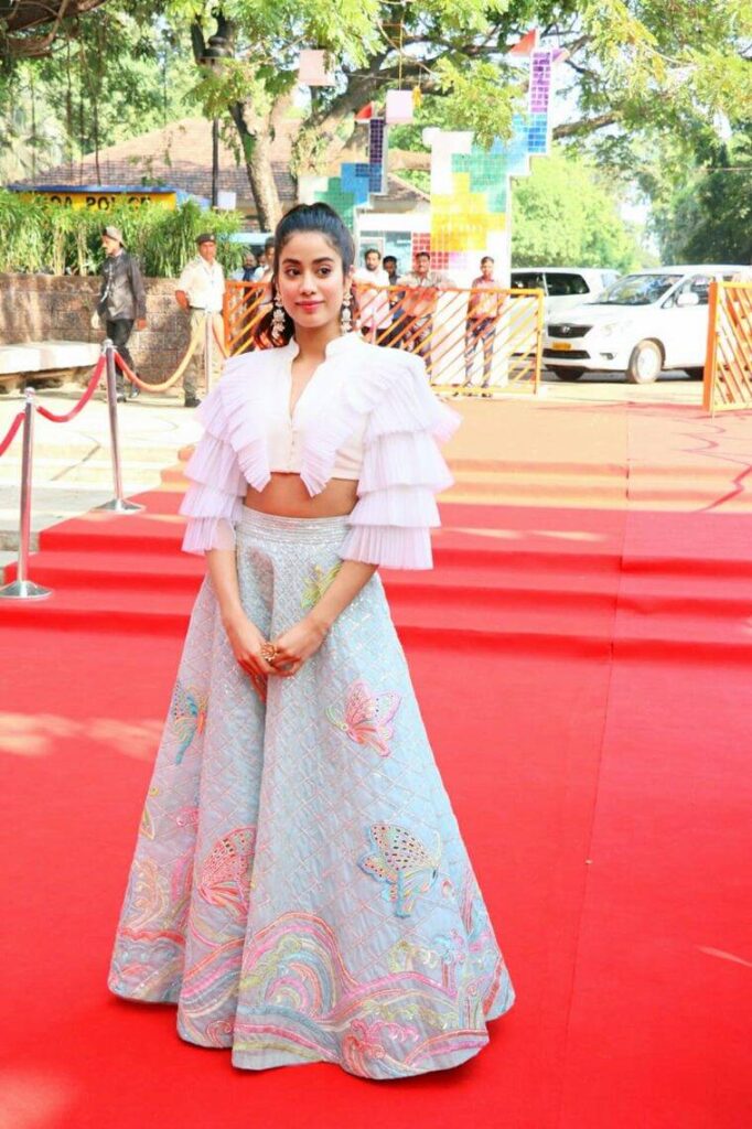 Tricks to Model Your Lengthy Skirt Like a Professional India Wedding Saree