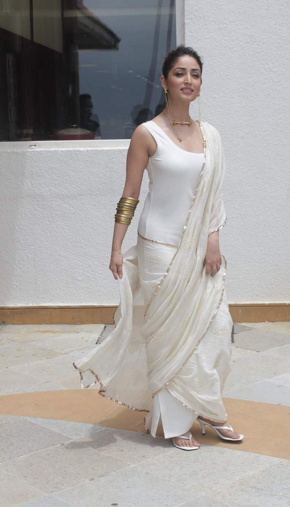 Yami Gautam raises type quotient in a white saree costume for “Bhoot Police” promotions! Celebrity Sarees