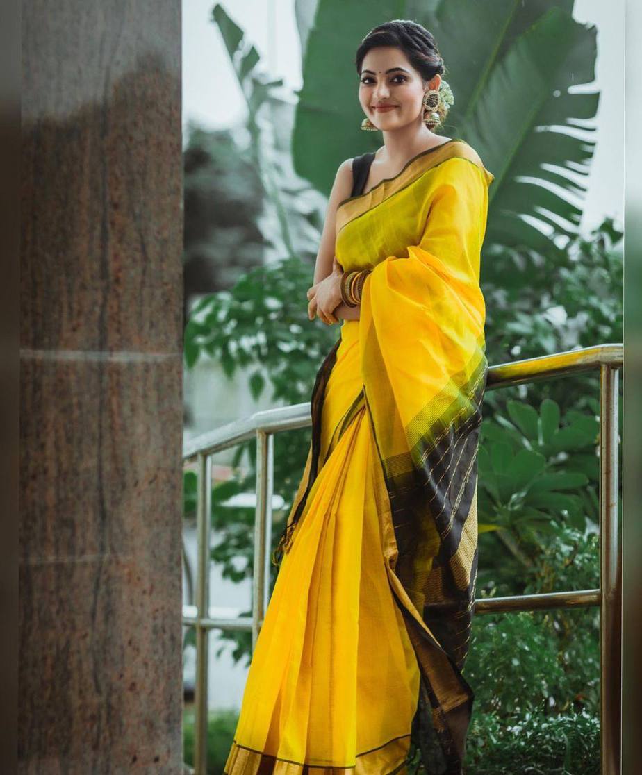 Athulyaa Ravi looks beautiful in a yellow handwoven saree for Dussehra’21! Athulyaa Ravi looks beautiful in a yellow handwoven saree for Dussehra’21! Athulya Ravi