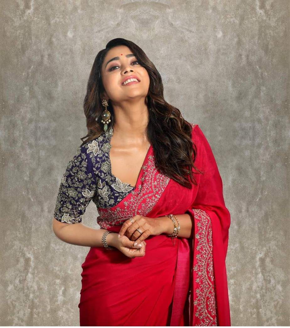Shriya Saran in a pink embroidered saree by Jayanti Reddy! shriya saran in a saree