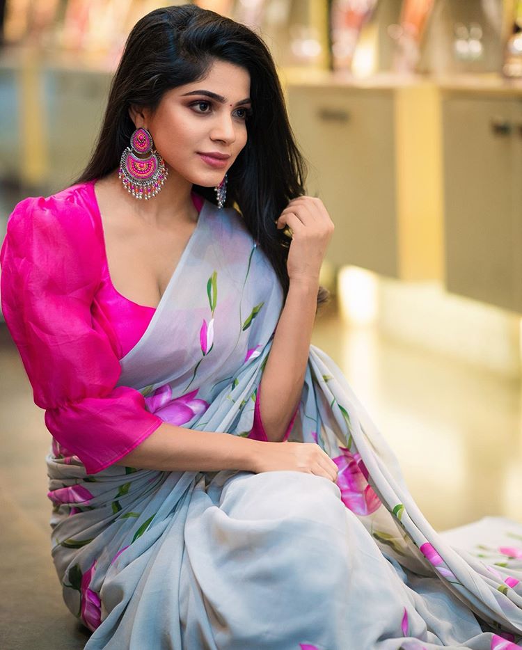 ACTRESS DIVYA BHARATHI WHATSAPP GROUP LINKS Celebrity Sarees