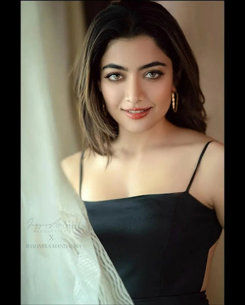 Rashmika Mandana Fabulous Looks in Black Outfit Flipkart