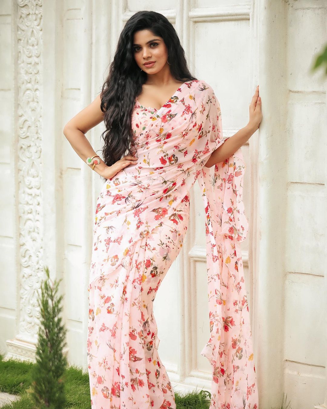 Actress Divya Bharathi Latest Hot Photos & Video in Saree Celebrity Sarees