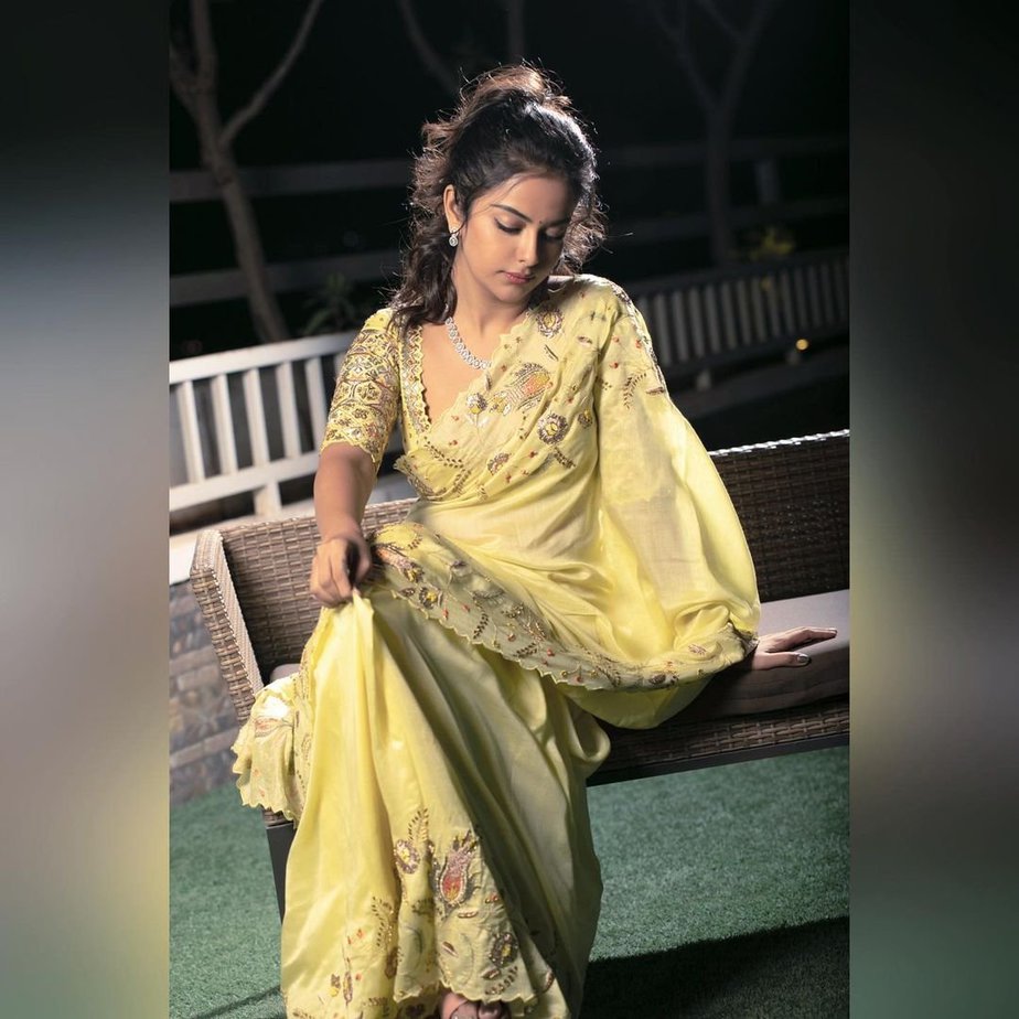 Avika Gor looks stunning in a yellow embellished saree! Avika Gor looks stunning in a yellow embellished saree! Celebrity Sarees