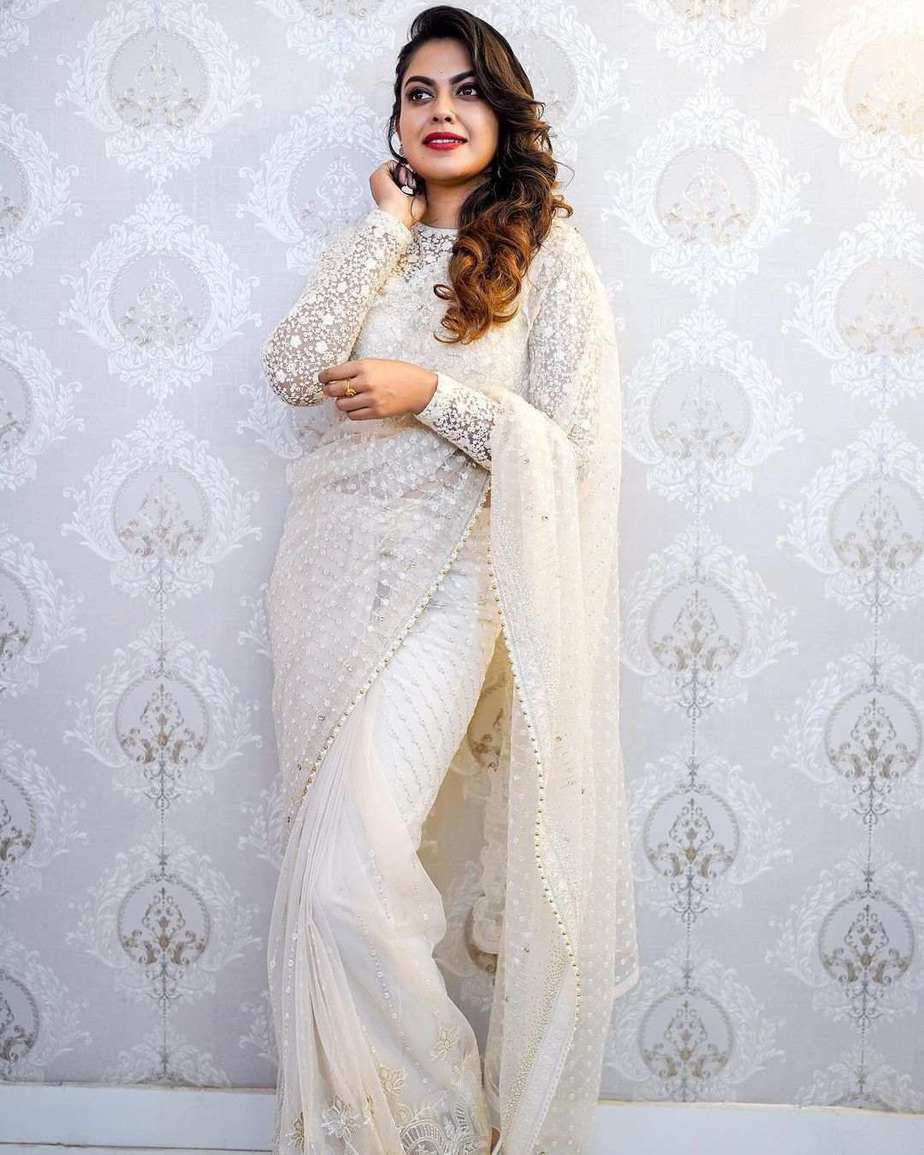 Anusree Nair proclaims her love for tulle sarees in an ivory drape! How to style a tulle saree