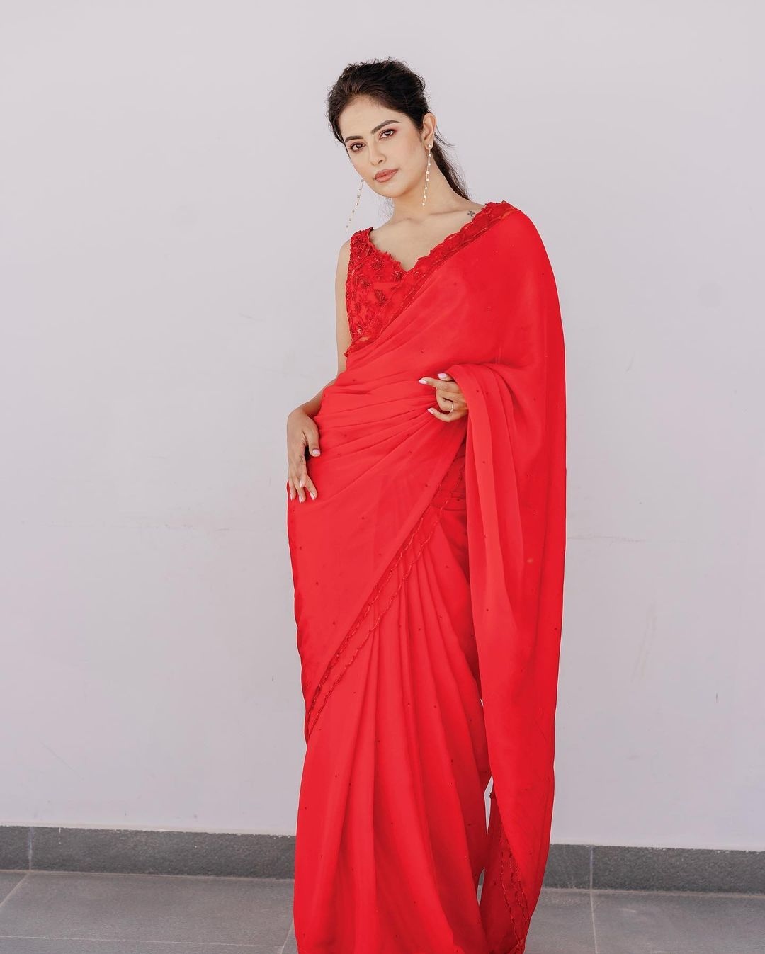 Avika Gor looks ravishing in a red saree for “10th Class Diaries” promotions! Avika Gor in a saree