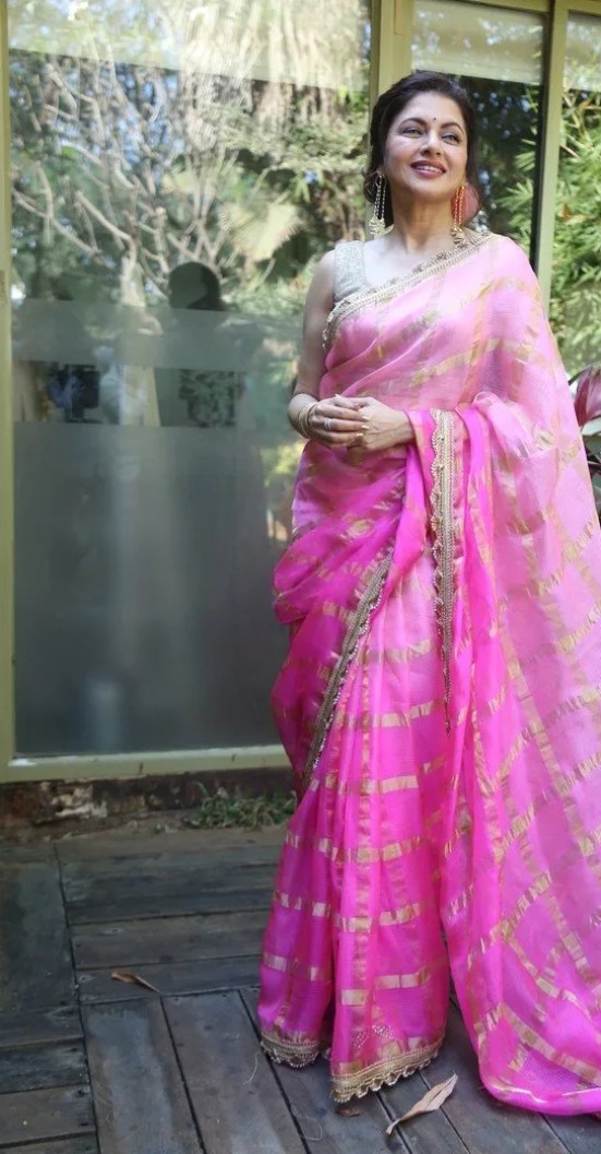 Bhagyashree opts for a pink ombre saree to promote “Radhe Shyam!” Bhagyashree opts for a pink ombre saree to promote “Radhe Shyam!” Bhagyashree in a saree