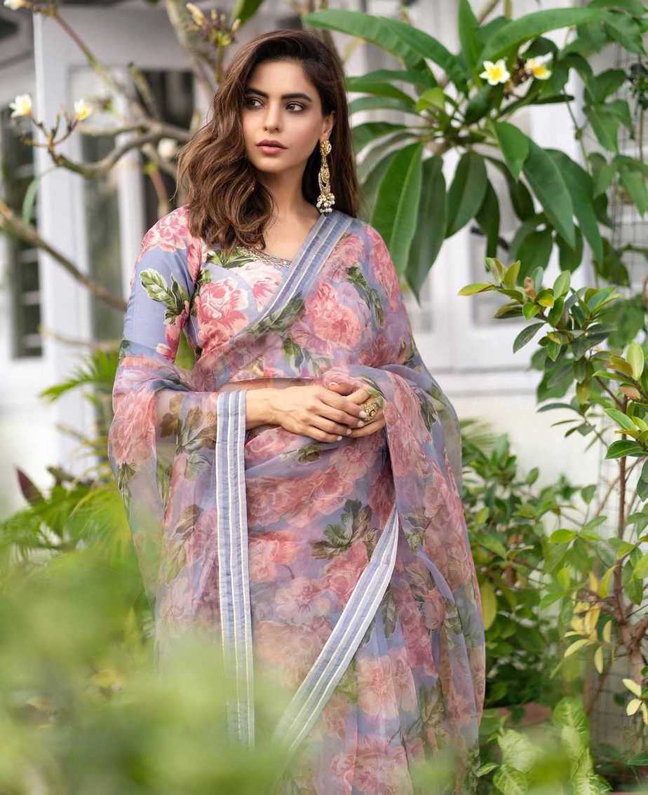 Aamna Sharif in a lilac floral printed organza saree How to style an organza saree