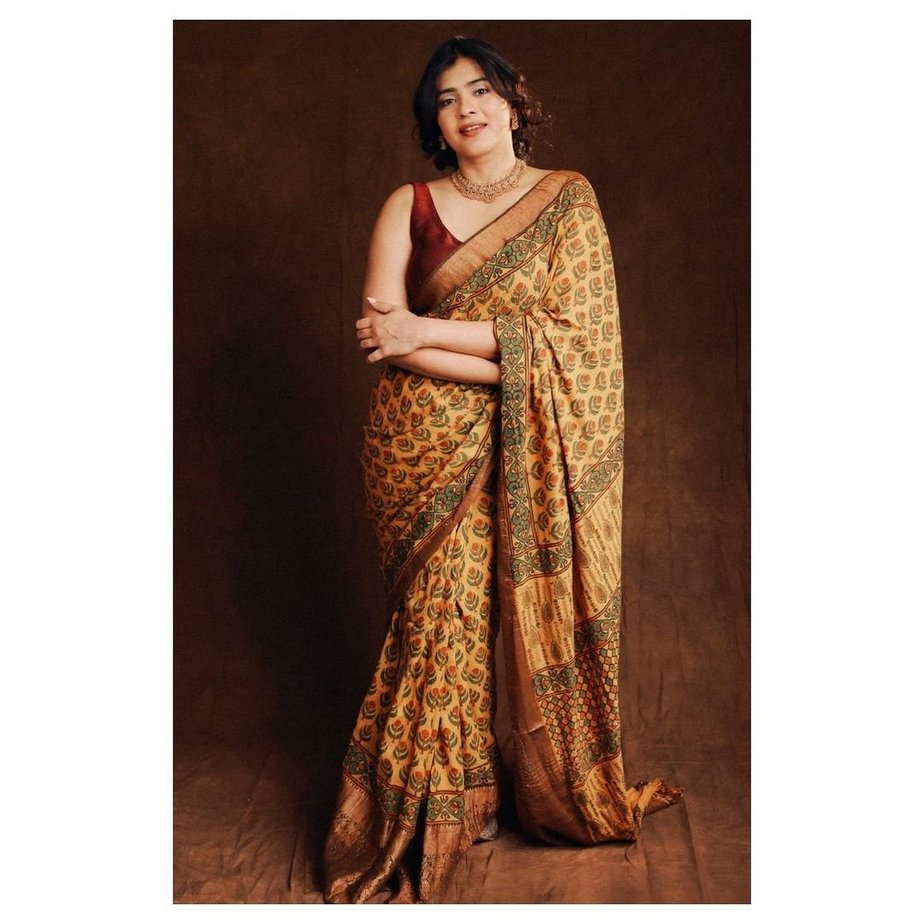 Hebah Patel in an ajrakh printed saree! Hebah patel