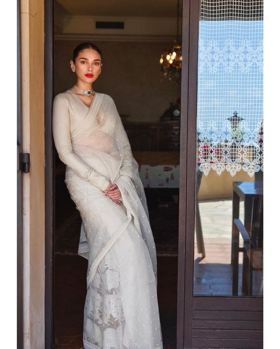 Aditi Rao Hydari’s elegant look in an ivory saree for Cannes! Sabyasachi