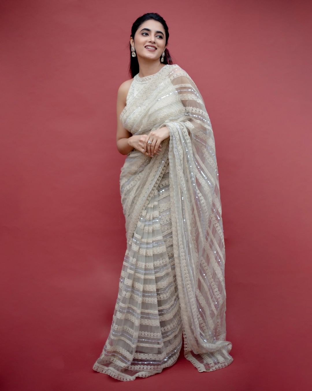 Priyanka Mohan is a vision in an ivory organza saree for Galatta awards’22! Priyanka Mohan in a saree