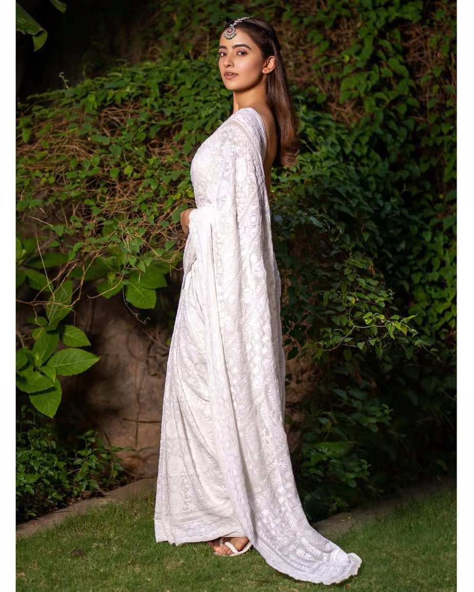 Rukshar Dhillon pulls off an all white look in a chikankari saree! Celebrity Sarees