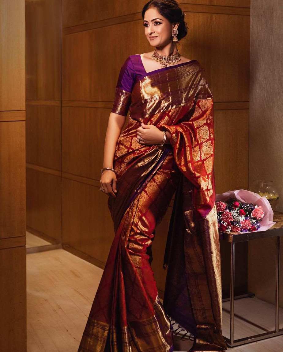 Simran Bagga looks graceful as ever in a silk saree for “Power of Women”awards! Celebrity Sarees
