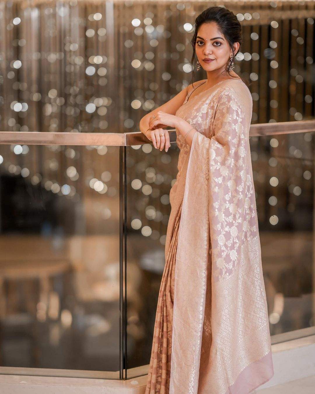 Ahaana Krishna accepts “Style Icon of the Year” in a peach benarsi saree! Ahaana Krishna in a saree