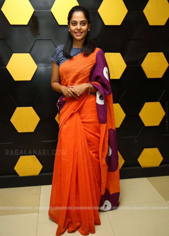 Bindu Madhavi celebrates her birthday in an orange saree! Celebrity Sarees