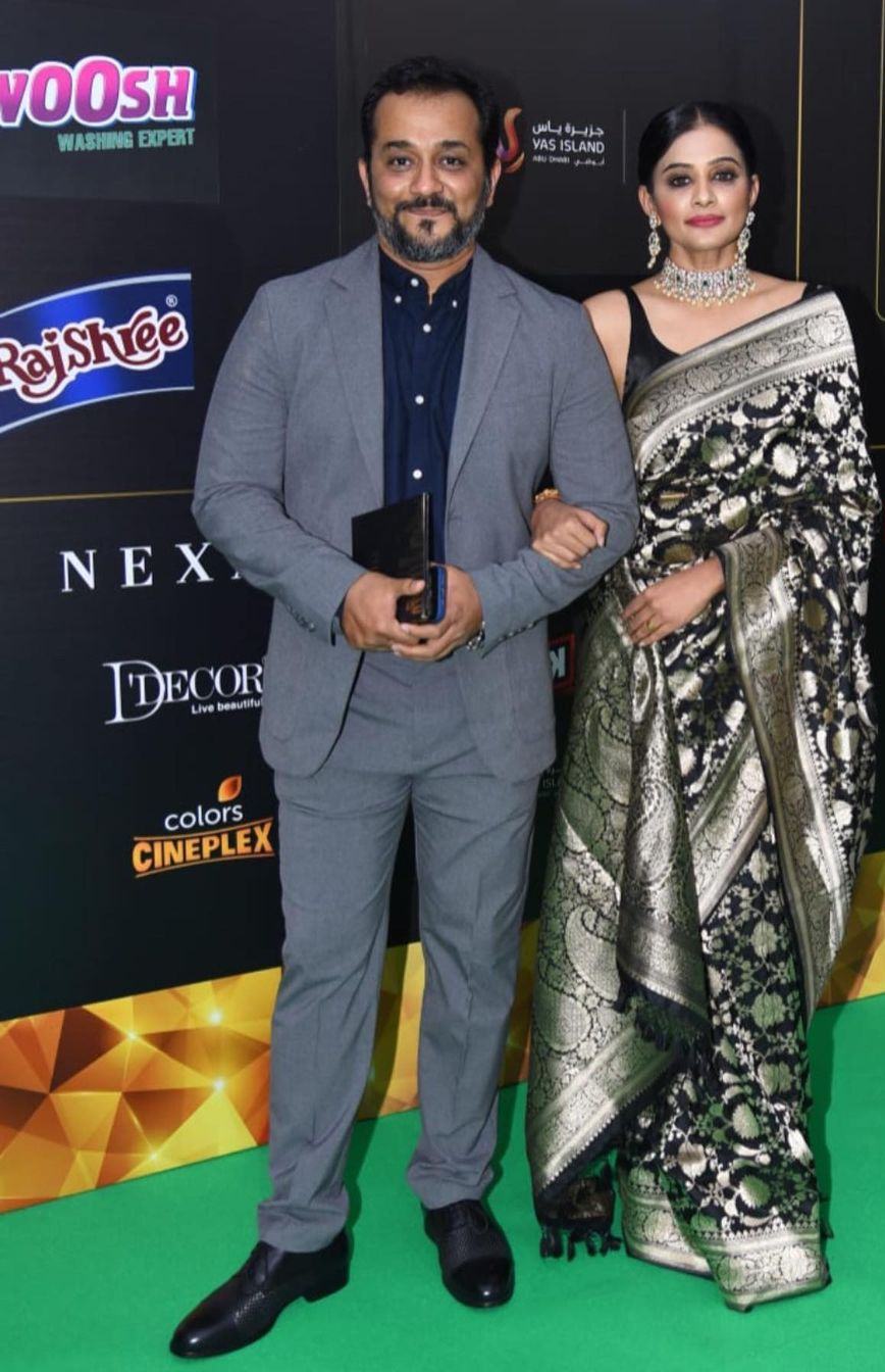 Priya Mani Raj goes traditional for IIFA in a black benarsi saree! how to style a silk saree