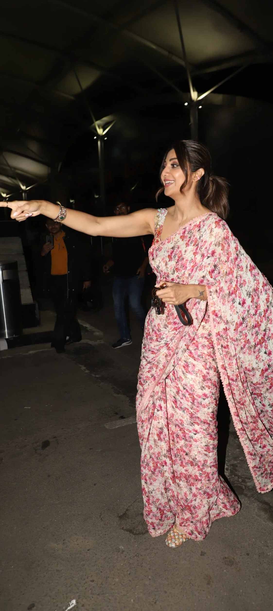Shilpa Shetty snapped in a floral saree at the airport! Shilpa Shetty