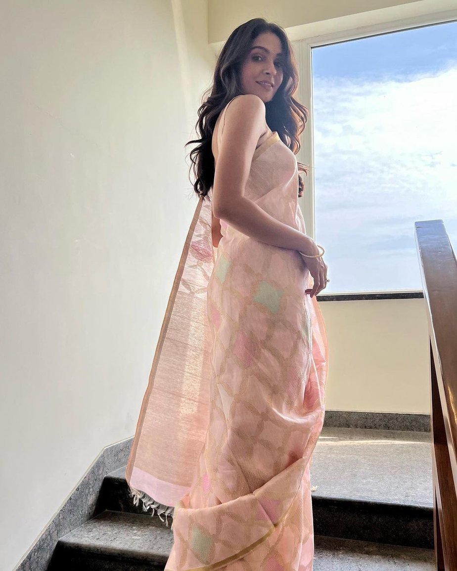 Andrea Jeremiah looks beautiful in a pastel pink saree! ANDREA JEREMIAH IN A SAREE