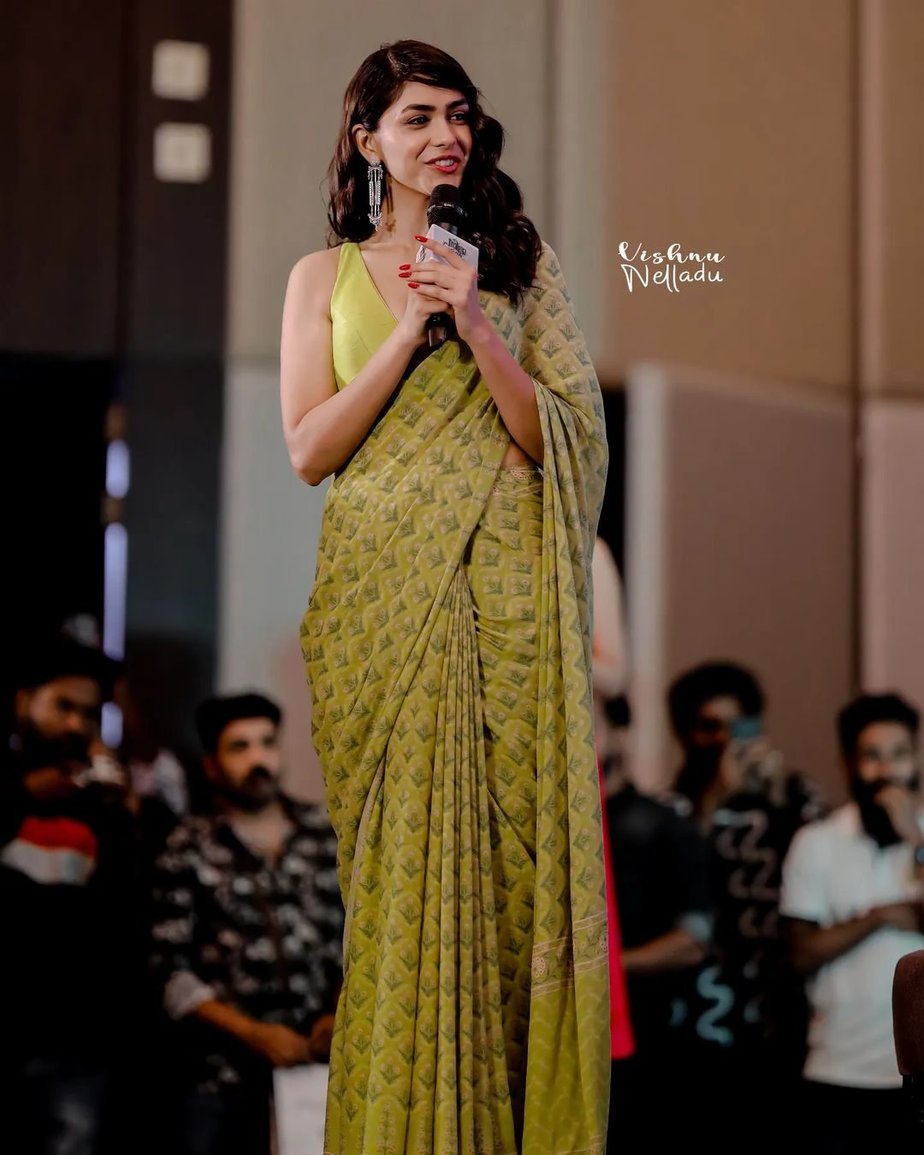 Mrunal Thakur looks strikingly beautiful in a lime green printed saree! MRUNAL THAKUR IN A SAREE