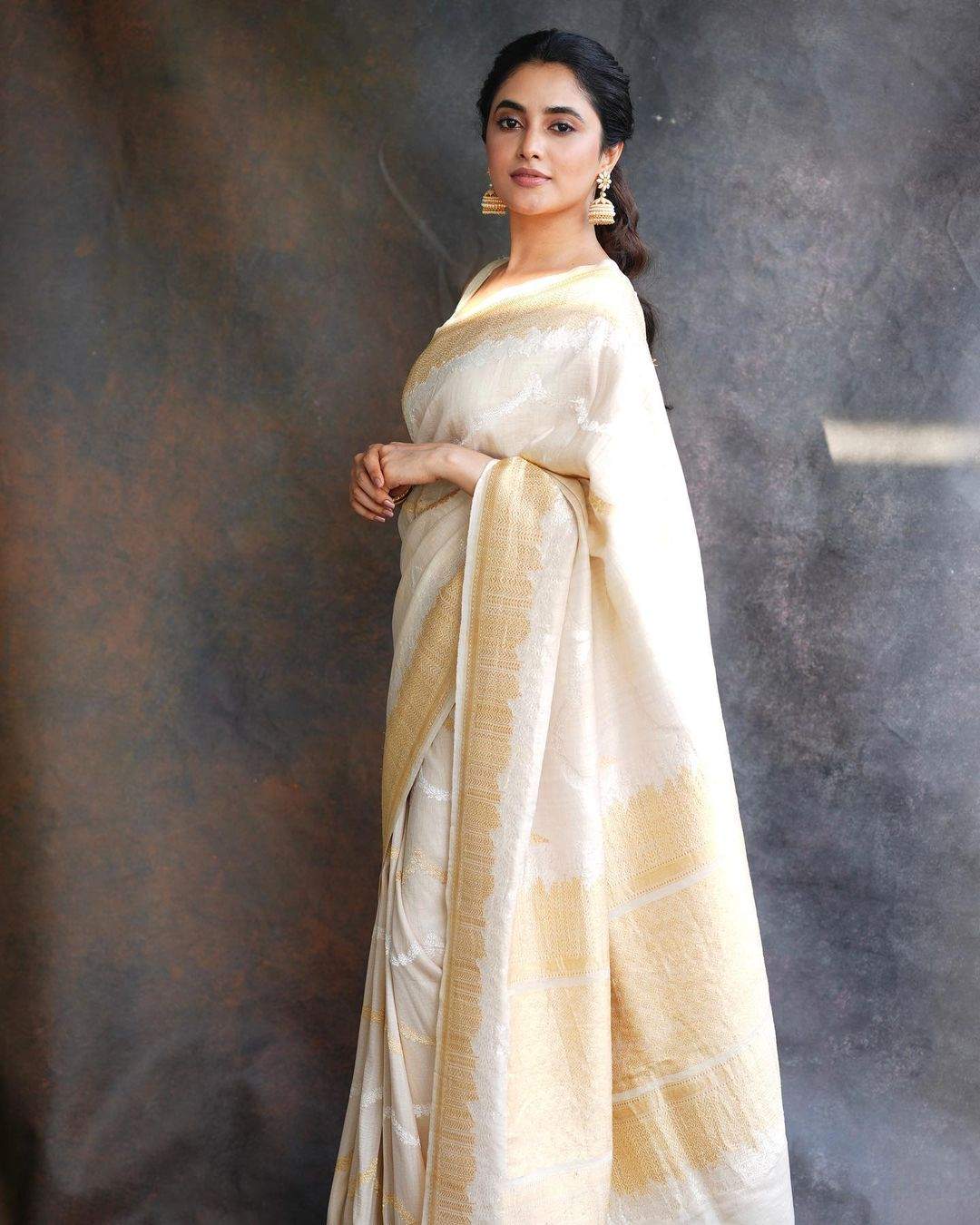 Priyanka Mohan decks up in an ivory benarsi saree for an event! Priyanka Mohan in a saree