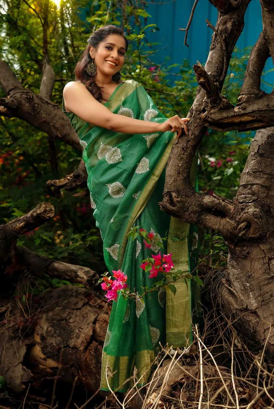 Rashmi Gautam looks beautiful in a green silk saree! Rashmi Gautam in a saree