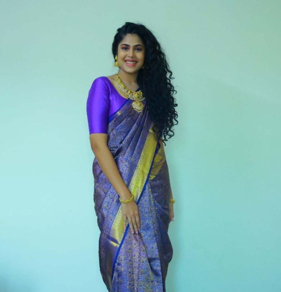 Faria Abdullah’s elegant look in a purple kanchipuram saree! Celebrity Sarees