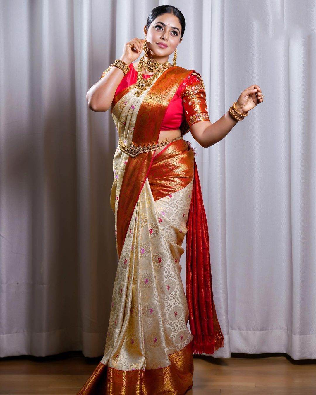Purnaa’s divine look in an ivory bridal Kanchipuram saree! Purnaa’s divine look in an ivory bridal Kanchipuram saree! Purnaa in a saree