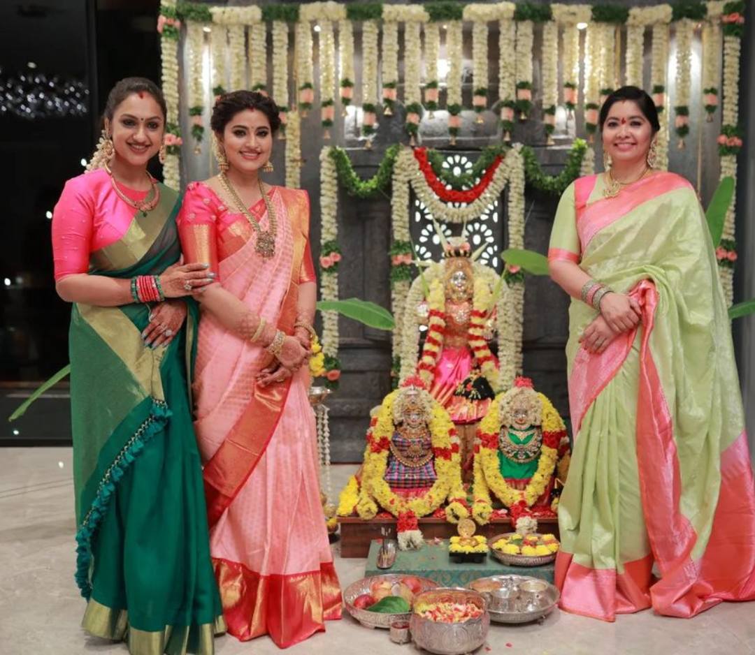 Sneha Prasanna dolls up in a onion pink silk saree for Varalakshmi Vratham! Sneha Prasanna in a saree