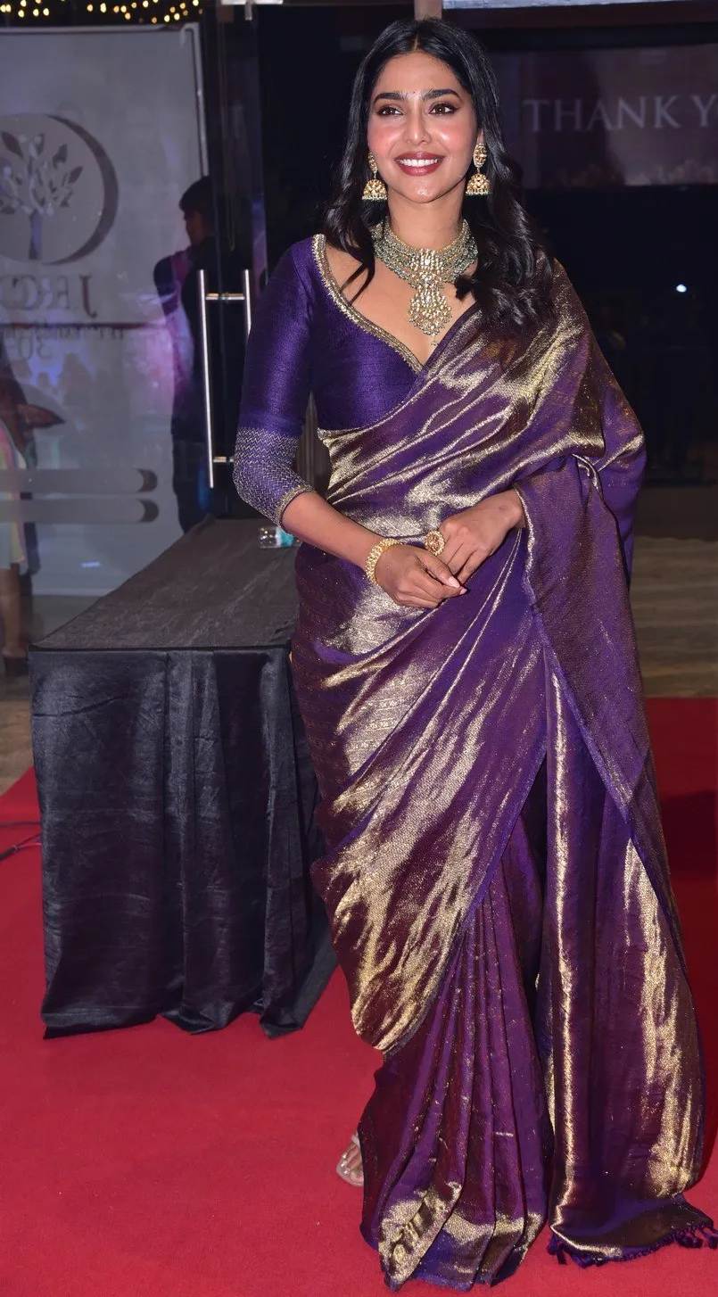 Aishwarya Lekshmi spells elegance in a purple kanchipuram saree! Aishwarya lekshmi in a saree
