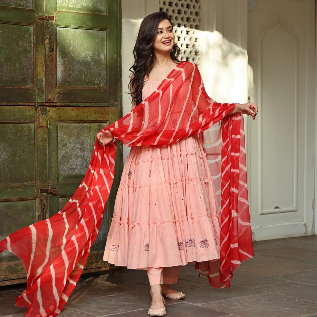 Bunaai : Review & Latest Salwar Kameez Collections Bunaai : Review & Latest Salwar Kameez Collections Traditional Outfits