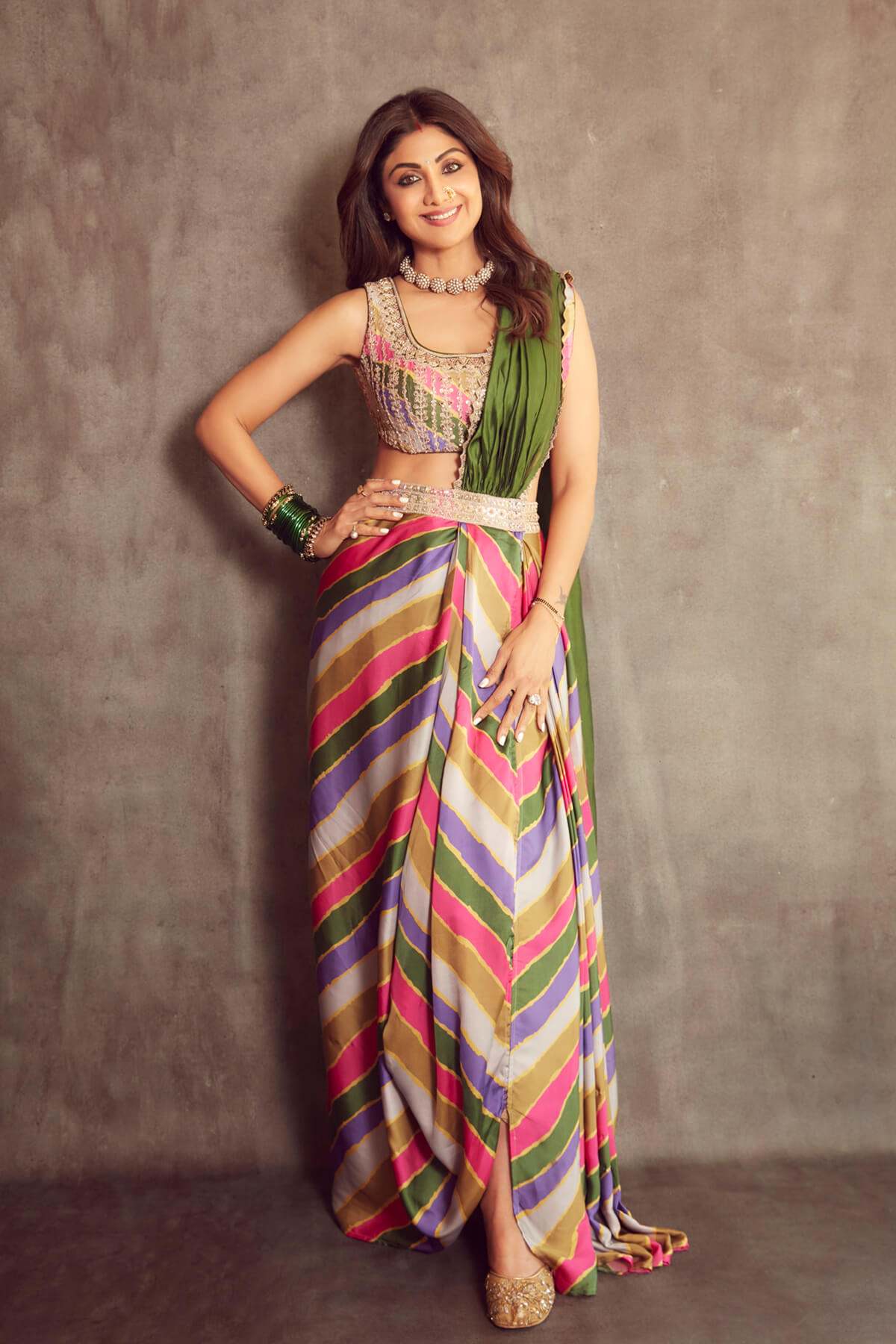 Shilpa Shetty looks her stylish best in a pre-draped leheriya saree! Shilpa Shetty
