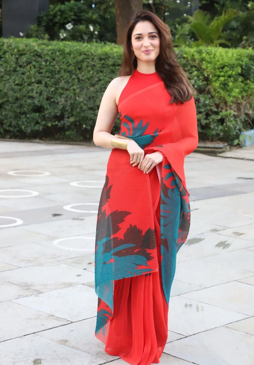 Tamannaah Bhatia in a red pleated saree at “Babli Bouncer” screening! Tamannaah Bhatia in a saree