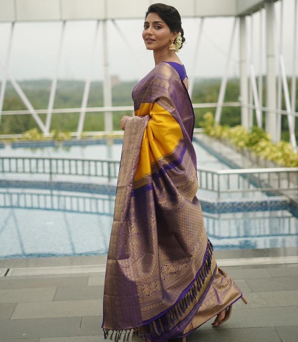 Aishwarya Lekshm shines in a yellow silk saree at “Kumari” trailer launch! Aishwarya lekshmi in a saree