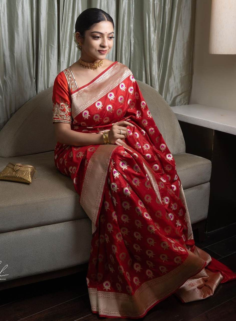 Varsha Bollamma winds up “Swathymuthyam” promotions in a benarsi saree! Varsha Bollamma winds up “Swathymuthyam” promotions in a benarsi saree! Celebrity Sarees