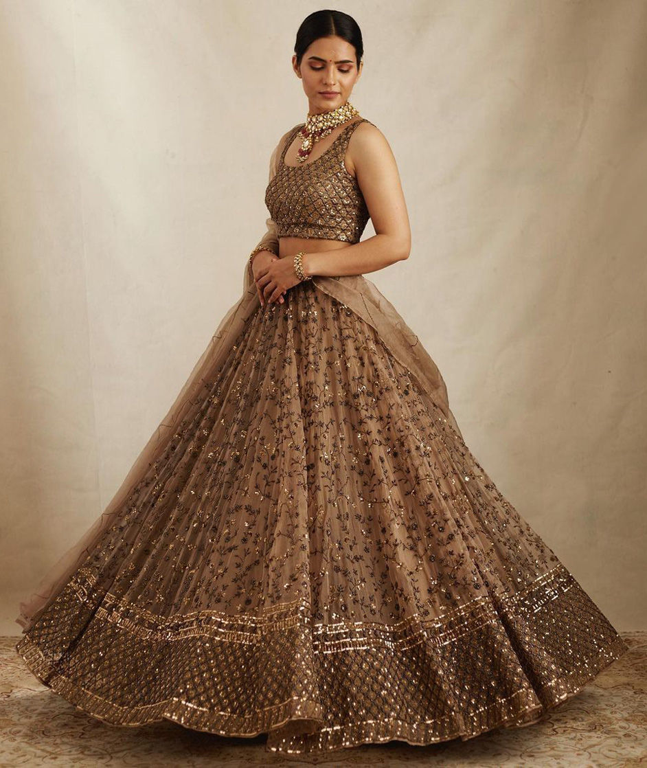 Indian Dresses: Unveiling the Latest Trends for Party Entrances Indian Dresses: Unveiling the Latest Trends for Party Entrances Womens Wear