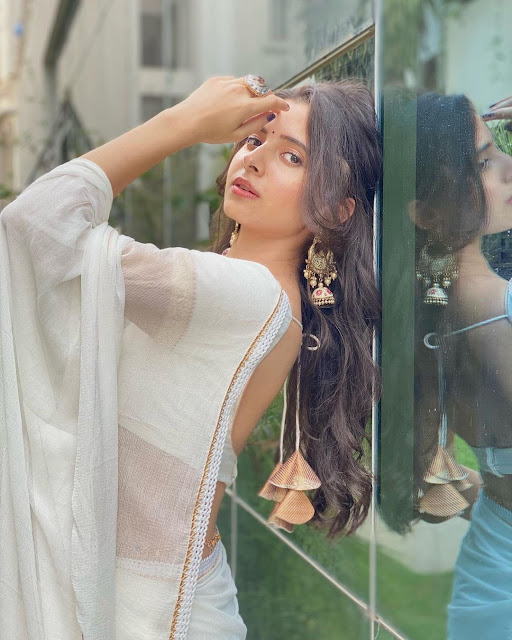 Preethi Anju Asrani in White Skirt and Blouse | latest photos of Indian actress Preerthi Anju Arsani Uncategorized