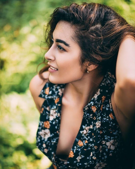 Bollywood Hottie Jinal Joshi Latest Hot Pics Celebrity Sarees