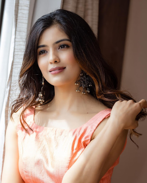 AMRUTHA AYYER FILM ACTRESS HD PHOTOS AMRUTHA AYYER FILM ACTRESS HD PHOTOS Fashion