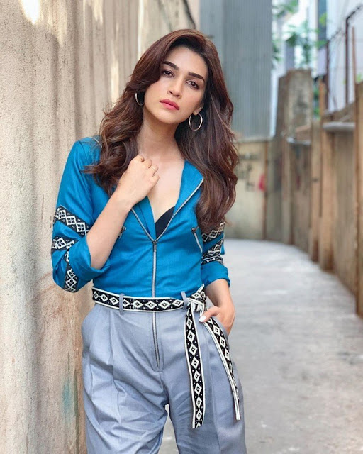 Chic Bollywood Star Kriti Sanon Strikes a Pose in Blue Shirt and Grey Pants: Latest Stills! Celebrity Sarees