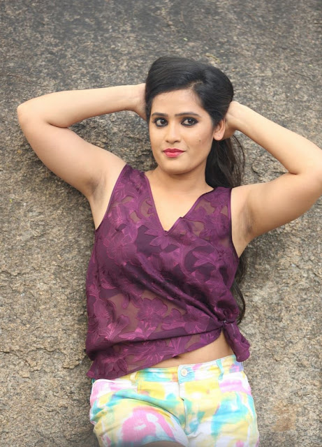 Hottest New Stills of Telugu Actress Sri Anusha Celebrity Sarees