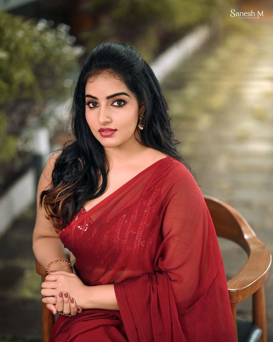 Malavika Menon in red color saree beautiful images | Malayalam Actress images in saree Malavika Menon in red color saree beautiful images | Malayalam Actress images in saree Fashion