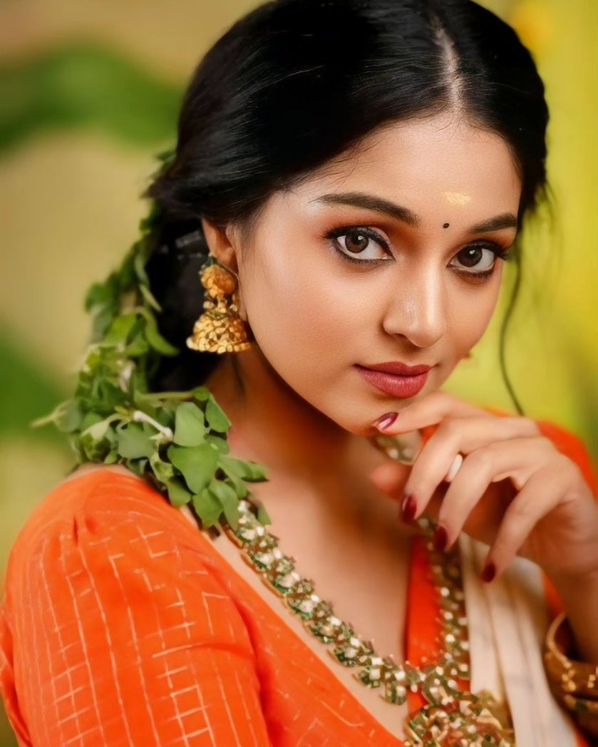 Sanam Shetty's latest photos| High quality image gallery Fashion