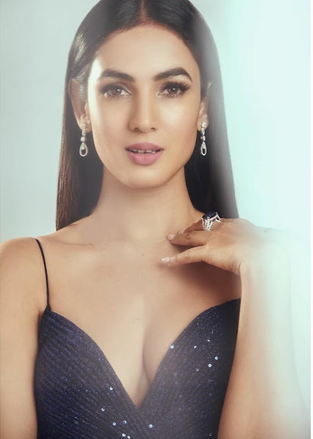Bollywood Actress Sonal Chauhan’s Latest Hot Photoshoot Pics Celebrity Sarees