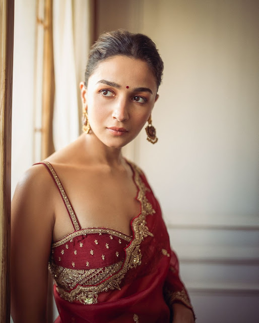Bollywood Actress Alia Bhatt Latest Stunning Pics In Saree Celebrity Sarees