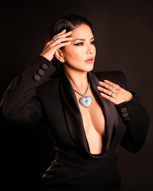 Sunny Leone’s Latest Bold Photoshoot Celebrity Sarees